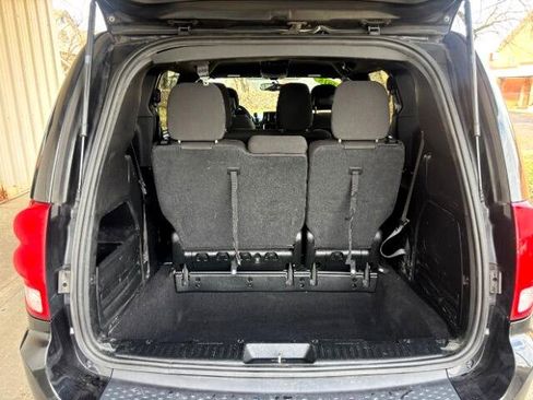 Used 2018 Dodge Grand Caravan SE image 5