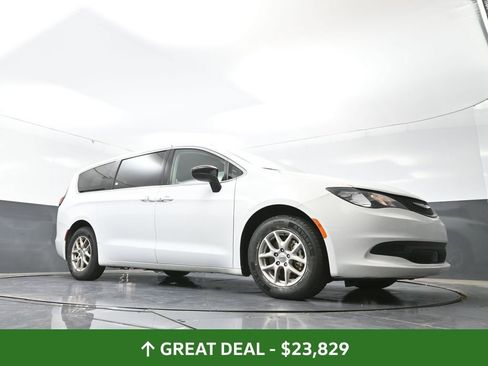 Used 2024 Chrysler Voyager LX image 26