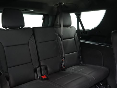 Used 2023 Chevrolet Suburban LT w/ Luxury Package AWD/4WD image 13