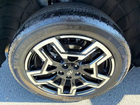 Used 2025 Hyundai Santa Cruz Limited image 17