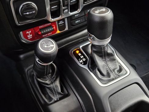 Used 2024 Jeep Wrangler Sport image 24