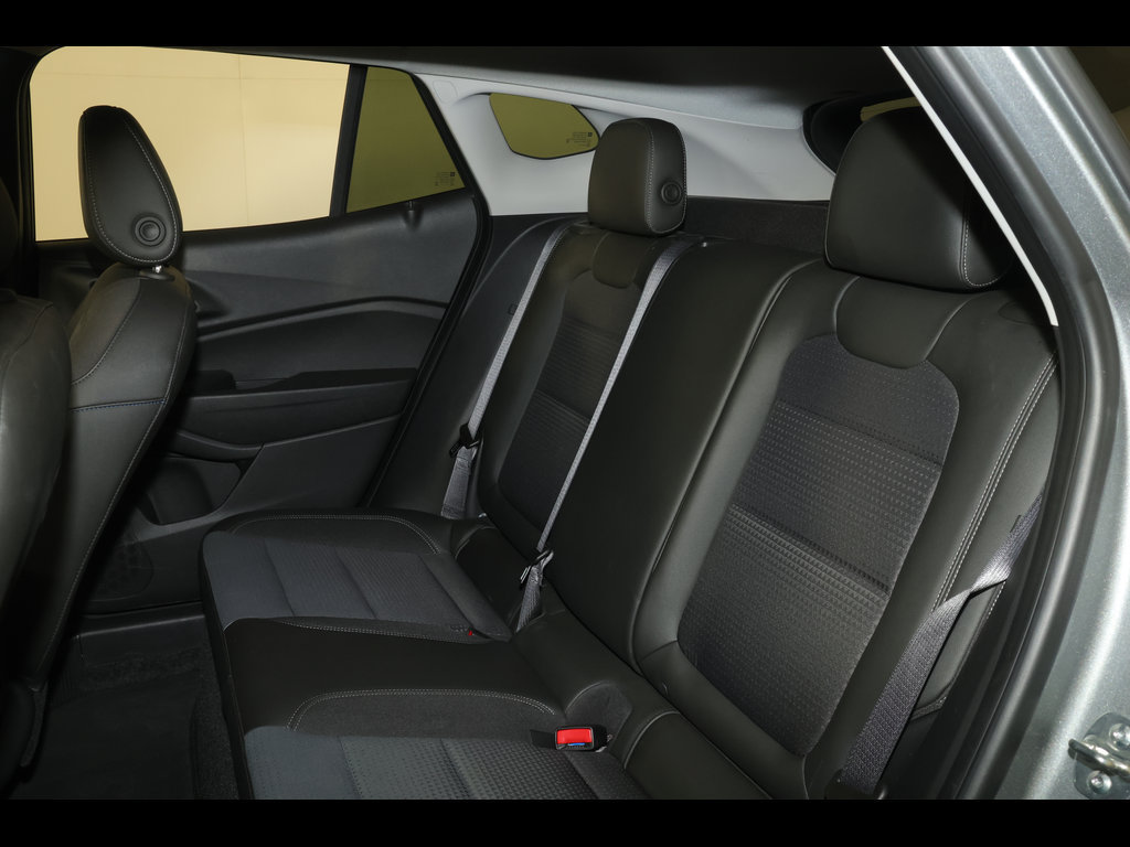 Used 2025 Chevrolet Trax LT w/ Driver Confidence Package FWD image 26