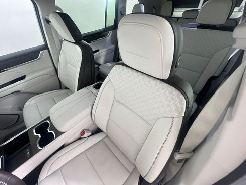 Used 2024 GMC Acadia Denali AWD/4WD image 34