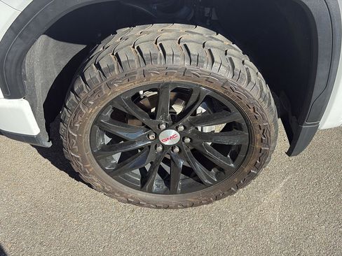 Used 2023 GMC Sierra 1500 AT4 w/ AT4 Premium Package image 11