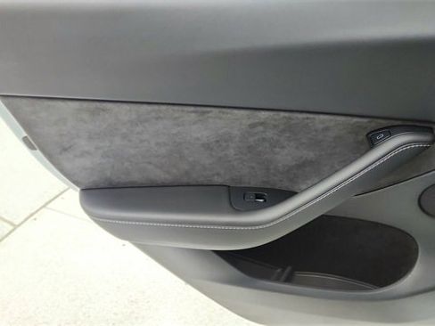 Used 2023 Tesla Model Y Performance image 31