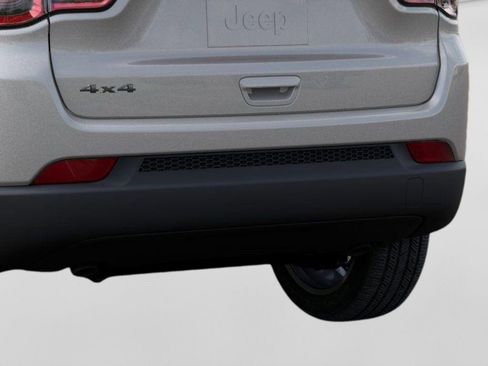 New 2026 Jeep Compass Latitude image 13