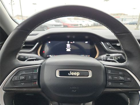 Used 2021 Jeep Grand Cherokee L Limited w/ Luxury Tech Group II image 37