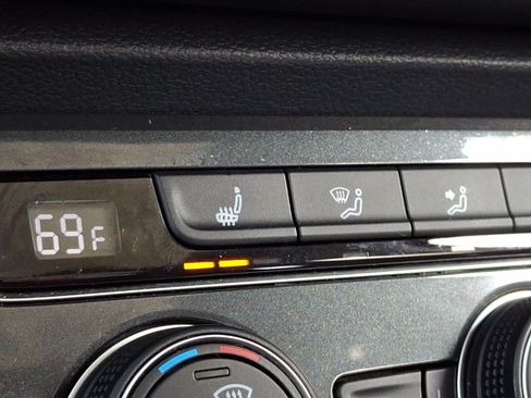 Used 2019 Volkswagen Tiguan SEL AWD/4WD image 28