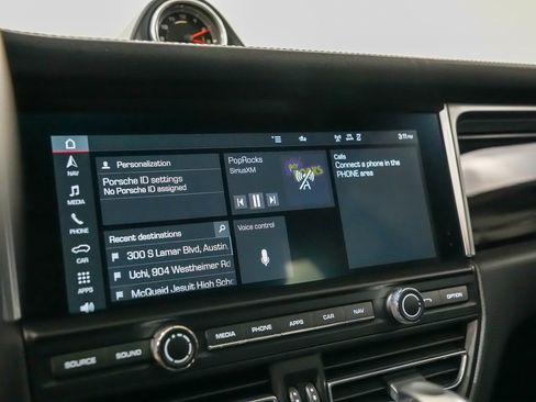 Certified 2021 Porsche Macan S image 30