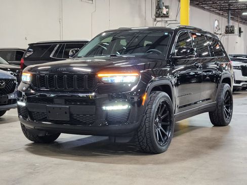 Used 2023 Jeep Grand Cherokee L Limited w/ Black Appearance Package RWD image 4