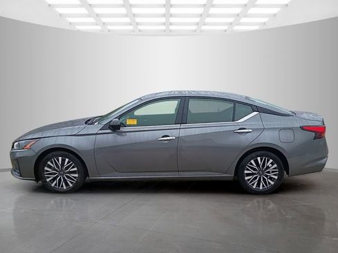 Used 2025 Nissan Altima 2.5 SV image 5