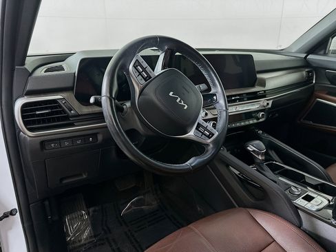 Used 2023 Kia Telluride EX w/ EX Captain's Chair Package image 9