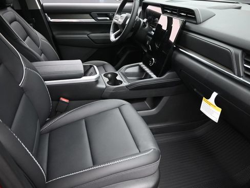 Used 2026 GMC Terrain Denali w/ LPO, Floor Liner Package AWD/4WD image 9