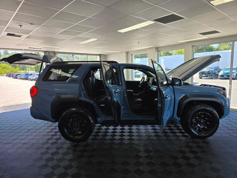 Used 2025 Toyota 4Runner TRD Off-Road Premium AWD/4WD image 17