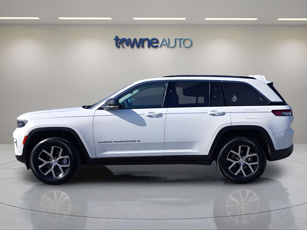 Used 2023 Jeep Grand Cherokee Limited w/ Luxury Tech Group II AWD/4WD image 3