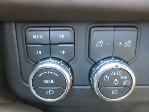 New 2026 GMC Yukon Denali Ultimate AWD/4WD image 17