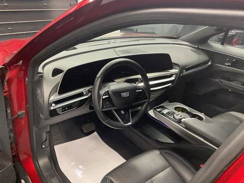 Used 2024 Cadillac Lyriq Luxury image 10