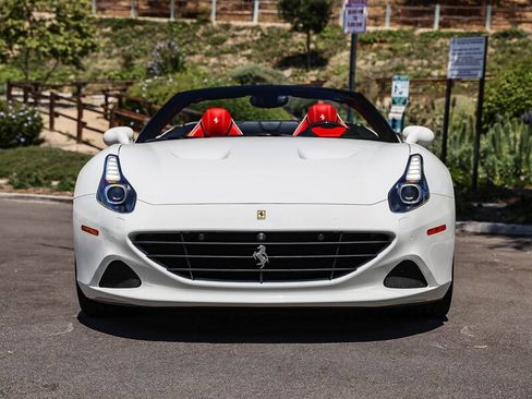 Used 2015 Ferrari California T RWD image 8