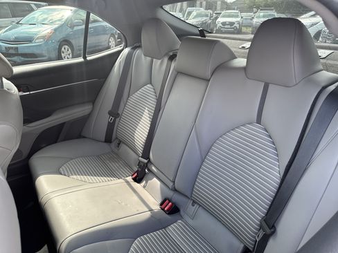 Used 2021 Toyota Camry SE FWD image 12