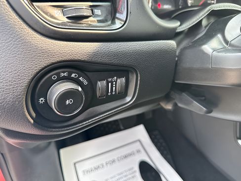 Used 2018 Jeep Renegade Altitude AWD/4WD image 12