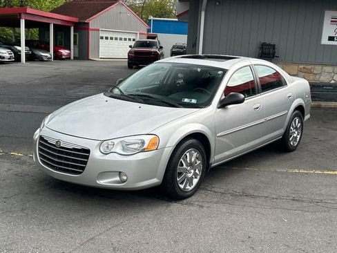 Used 2005 Chrysler Sebring Limited FWD image 2