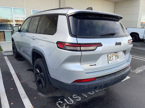 Used 2023 Jeep Grand Cherokee L Laredo image 4