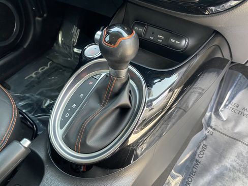 Used 2018 Kia Soul ! FWD image 16