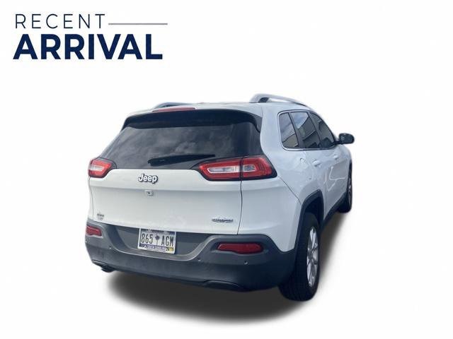 Used 2016 Jeep Cherokee Latitude w/ Safety/Convenience Group FWD image 4