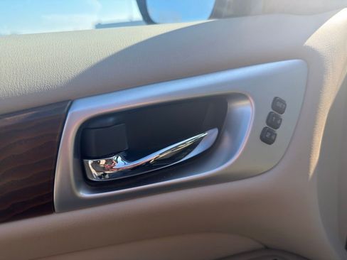 Used 2017 Nissan Pathfinder Platinum w/ Cargo Package image 11