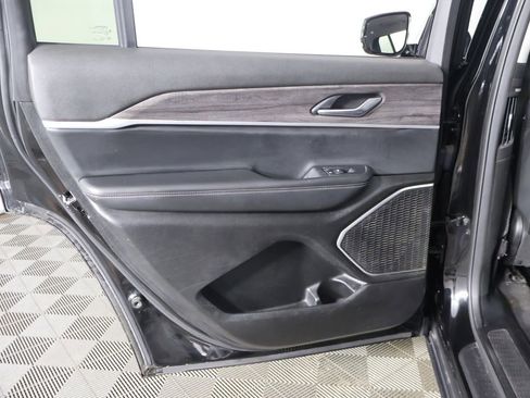 Used 2022 Jeep Grand Cherokee L Limited AWD/4WD image 27
