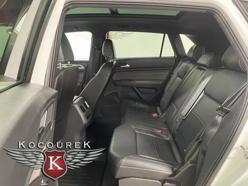 Used 2023 Volkswagen Atlas Cross Sport SEL R-Line AWD/4WD image 19