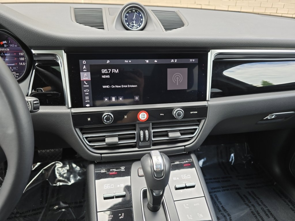 Certified 2024 Porsche Macan AWD/4WD image 47