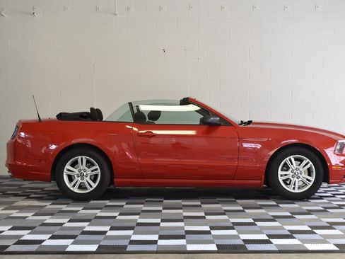 Used 2013 Ford Mustang Convertible image 5