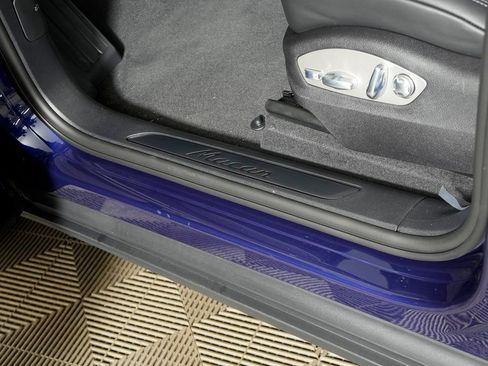 Certified 2026 Porsche Macan AWD/4WD image 17