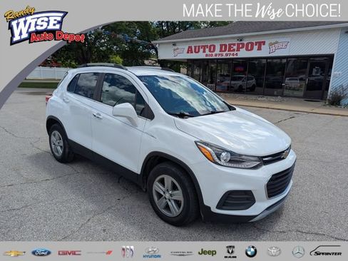 Used 2020 Chevrolet Trax LT w/ LT Convenience Package FWD image 1