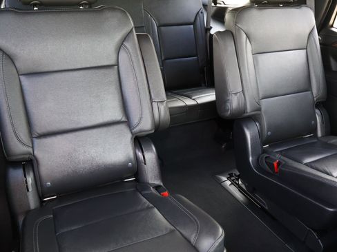 Used 2022 Chevrolet Tahoe Z71 w/ Z71 Off-Road Package image 22