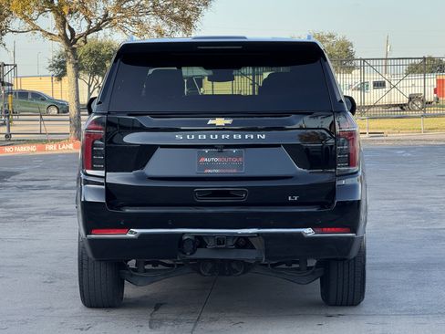 Used 2025 Chevrolet Suburban LT image 8