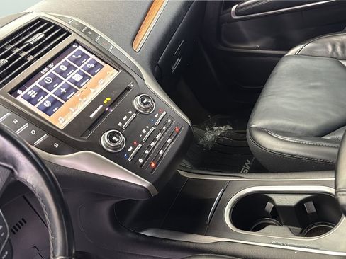 Used 2019 Lincoln MKC Select w/ Select Plus Package FWD image 17