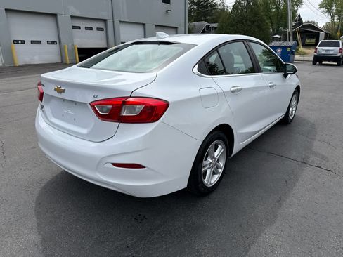 Used 2017 Chevrolet Cruze LT w/ Convenience Package FWD image 3