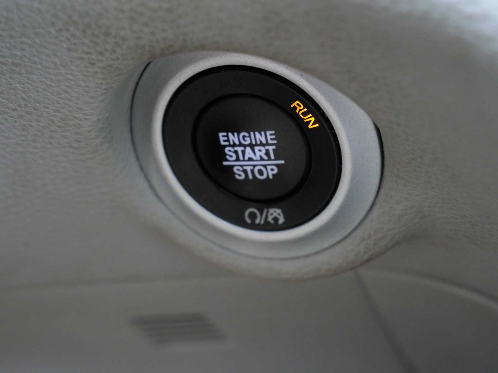 Used 2021 Chrysler Pacifica Limited w/ Uconnect Theater Family Group FWD image 30