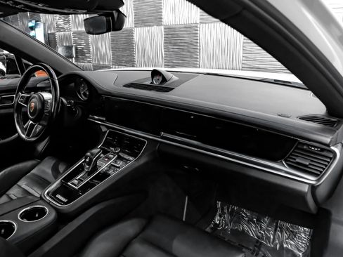 Used 2018 Porsche Panamera 4 w/ Premium Package Plus AWD/4WD image 11
