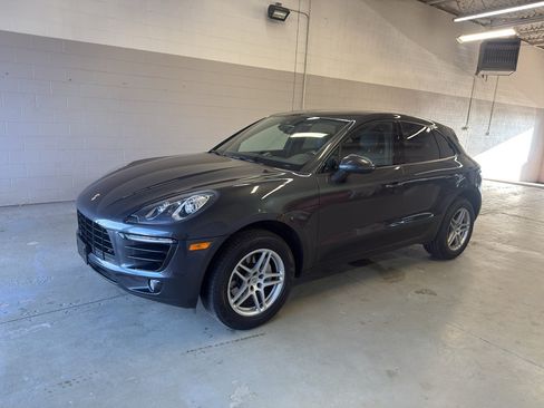 Used 2017 Porsche Macan AWD/4WD image 3