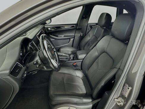 Used 2018 Porsche Macan image 8
