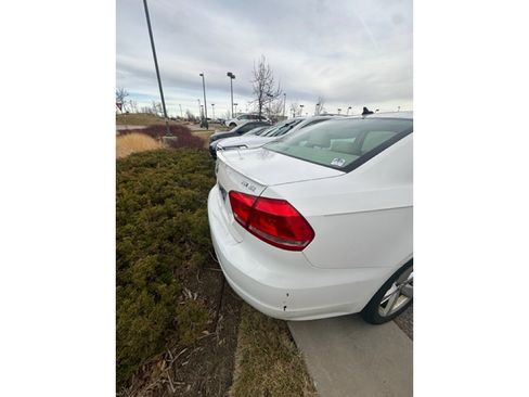 Used 2013 Volkswagen Passat TDI SE image 5