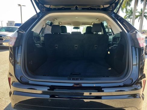 Used 2022 Ford Edge SE w/ Black Appearance Package image 11
