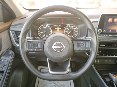 Used 2023 Nissan Rogue SV image 19