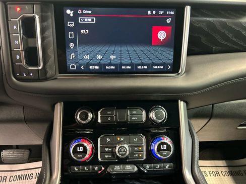 Used 2024 GMC Yukon XL Denali AWD/4WD image 9