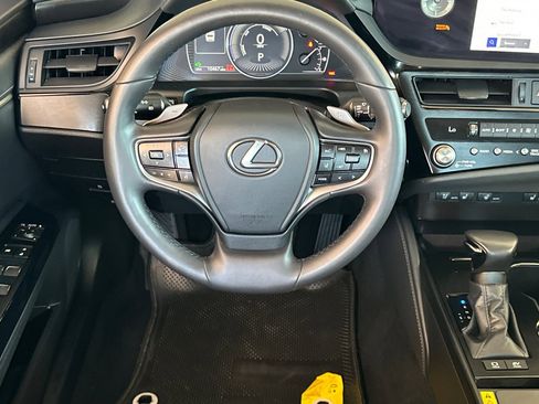 Used 2025 Lexus ES 300h w/ Premium Package image 11