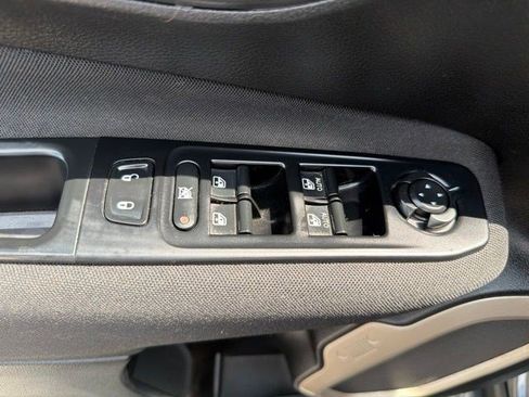 Used 2017 Jeep Renegade Latitude w/ Popular Equipment Group AWD/4WD image 12