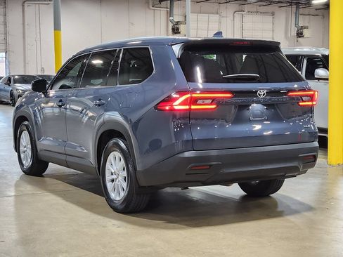 Used 2024 Toyota Grand Highlander FWD image 11